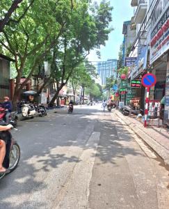 NHÀ ĐẸP TRẦN BÌNH - FULL NỘI THẤT CAO CẤP - GẦN DƯỜNG LỚN - MẶT TIỀN RỘNG