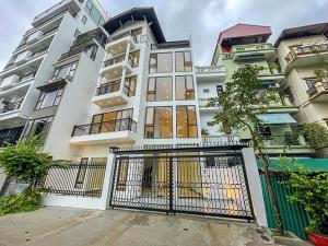 Thuê Nhà Tây Hồ - Có Thang Máy - Thoáng - Ánh Sáng Tự Nhiên