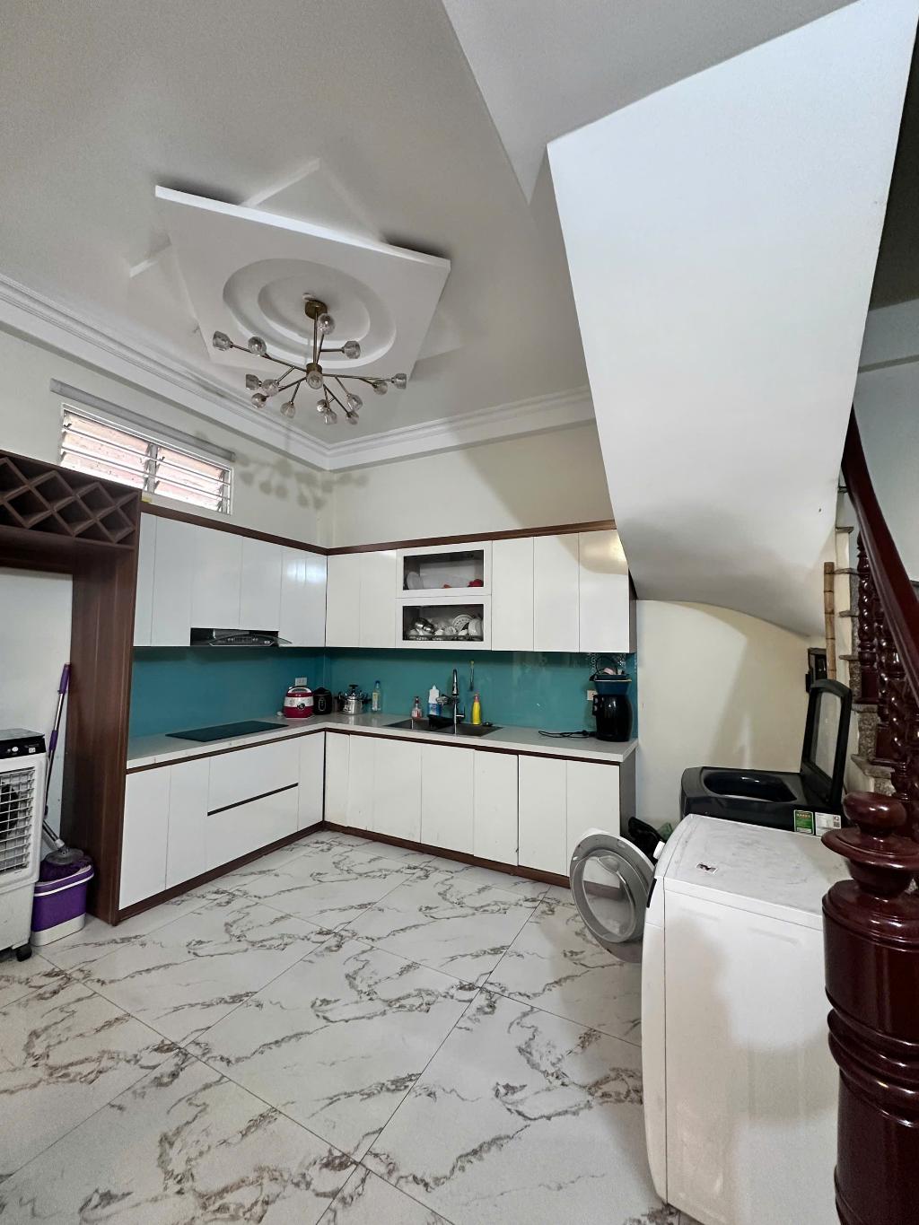 Bán nhà Hoàng Mai Đẹp Long Lanh gần khu dân trí cao, gần trường  cấp 3 , cách chợ vài bước chân giá 8,5 tỷ , 40m2, 4 tầng