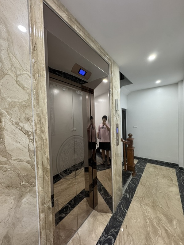 BÁN NHÀ TRUNG TÂM TRÂU QUỲ - NHÀ DÂN XÂY - MỚI KÍNH COONG - 5 TẦNG - 6 PHÒNG NGỦ.