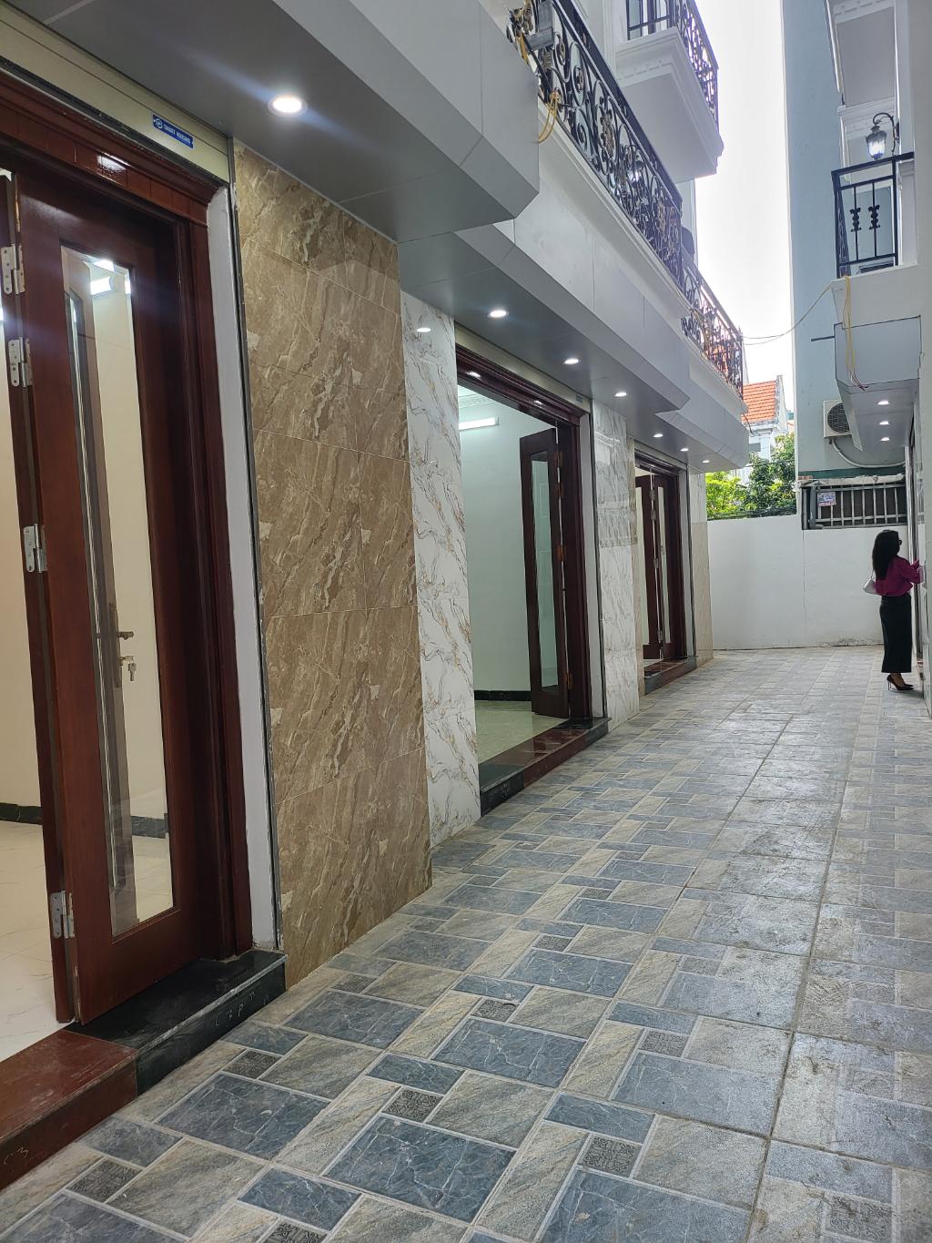 BÁN NHÀ MỚI 100% – VỊ TRÍ ĐẸP – SÂN RỘNG – PHÁP LÝ RÕ RÀNG – GIAO DỊCH NGAY