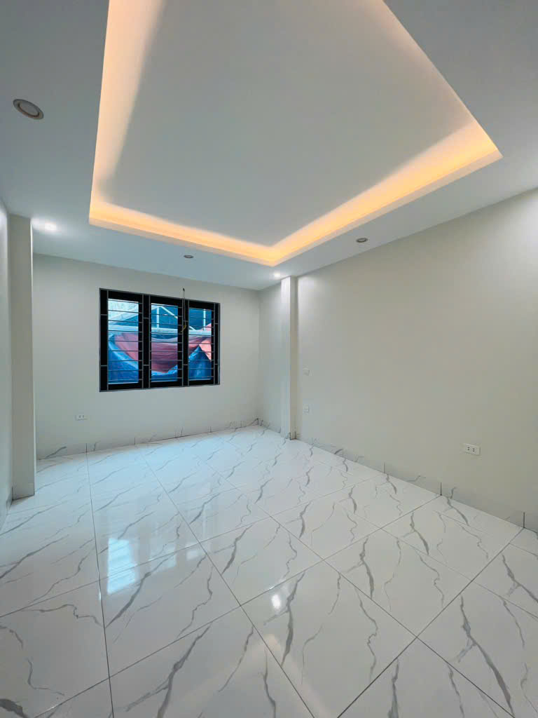BÁN NHÀ 5 TẦNG MỚI TOANH