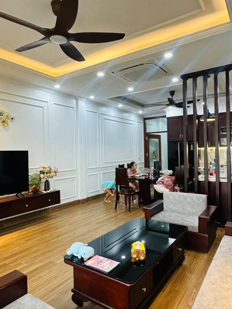 Nhà 5 tầng Lai Xá