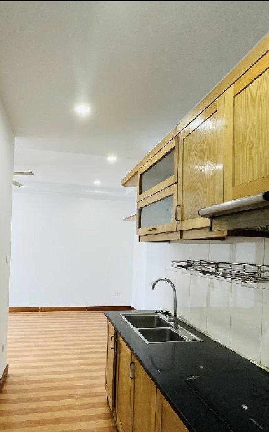 Bán nhà 4 tầng đã có sổ đường Nguyễn Phong Sắc
