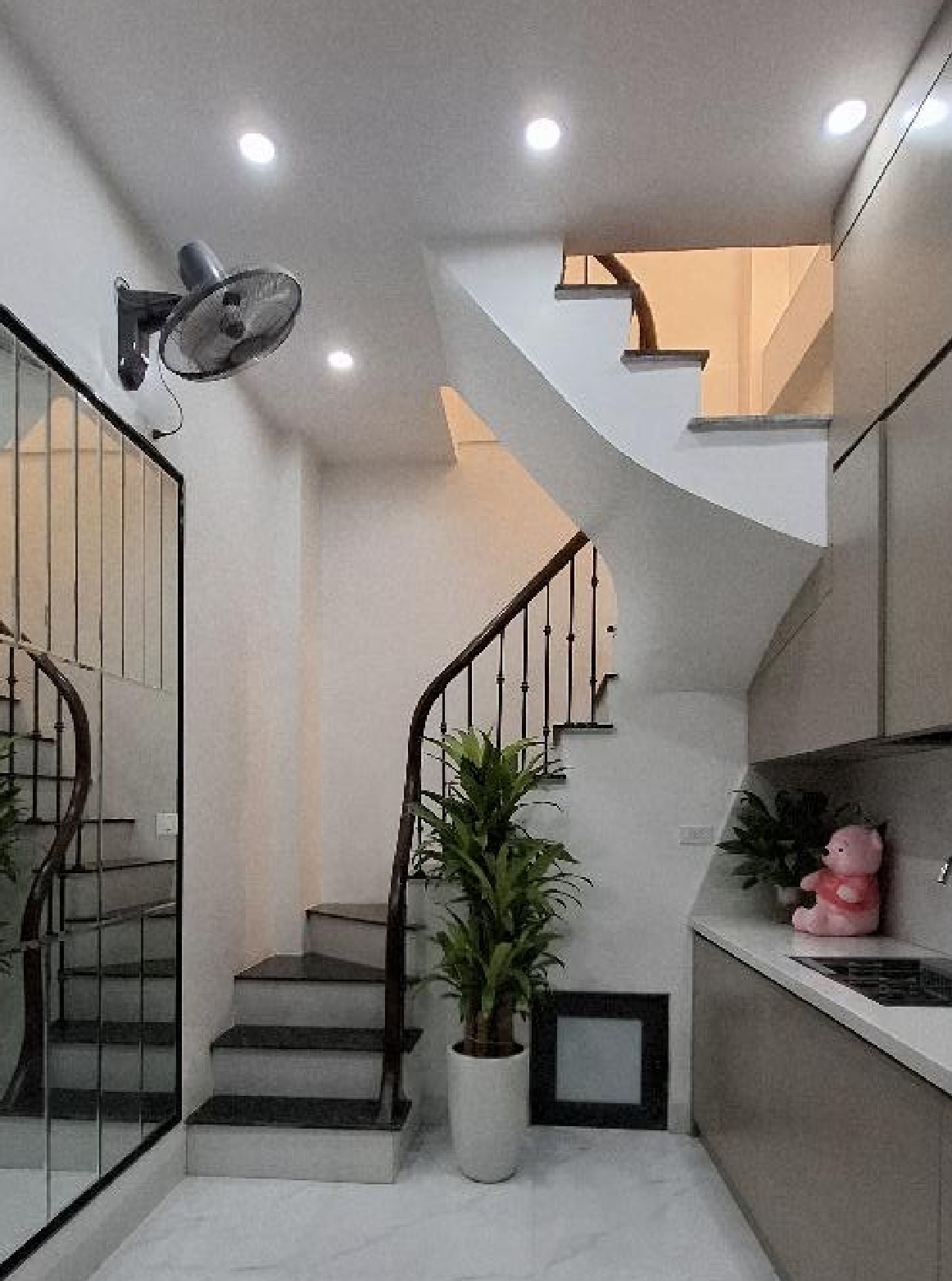 Bán nhà 4 tầng đã có sổ đường Nguyễn Phong Sắc