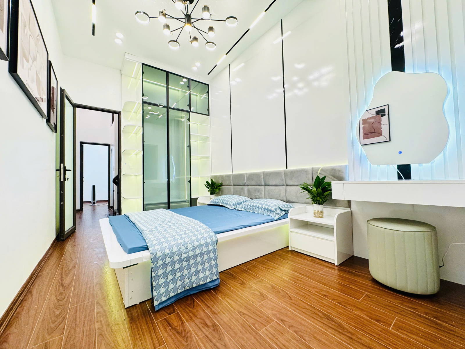Minh Khai nhà 5 tầng- 20m - 3 ngủ - 4.2 tỷ    Sổ đỏ cc    Đẹp full nội thất