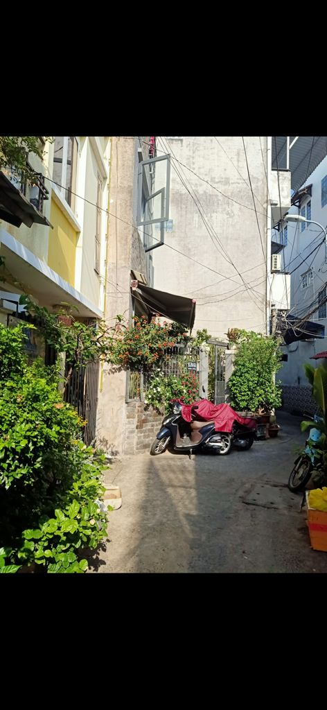 Bán Nhà Quận 7 , Gần Trần Xuân Soạn , 4 x 9.15 , 3 Tầng , Hẻm Ba Gác , Giá 4.x tỷ .