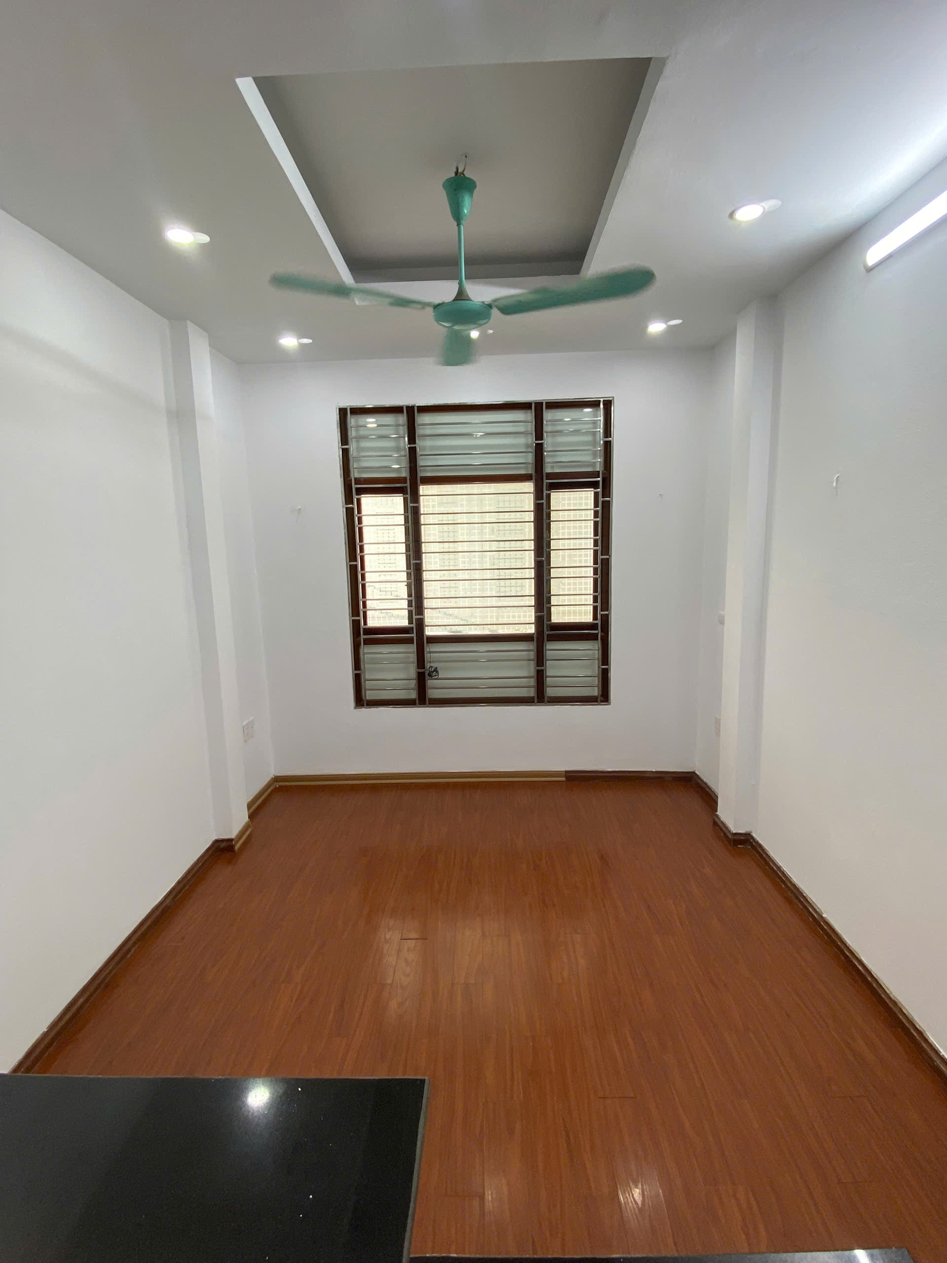 B.Á.N NHÀ-VĨNH QUỲNH, PHÂN LÔ, NGÕ NÔNG, GẦN PHỐ, NHÀ DÂN XÂY CHẮC CHẮN, 33m2, MT: 3.2m, Nhỉnh 5 tỏi nhỏ xíu.