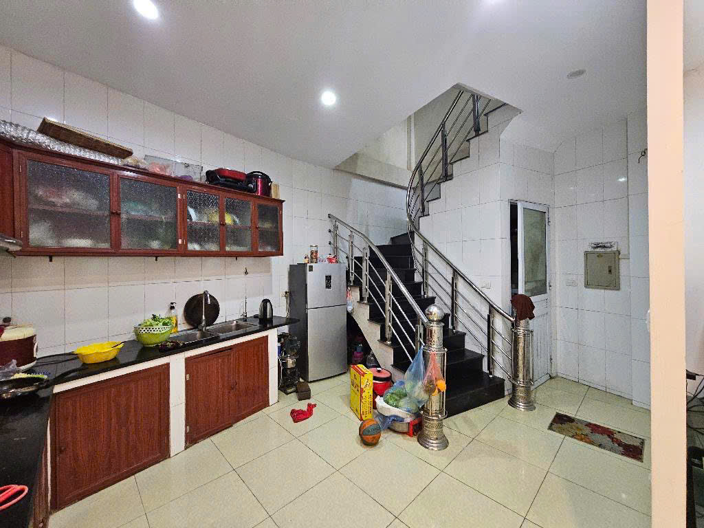 NHÀ PHAN TRỌNG TUỆ, MẶT PHỐ SÁT CẦU BƯƠU, ÔTÔ ĐỖ CỬA, 41m2, MT: 3.5m, NHỈNH 3 CỦ TỎI VÀO VIỆC LUÔN