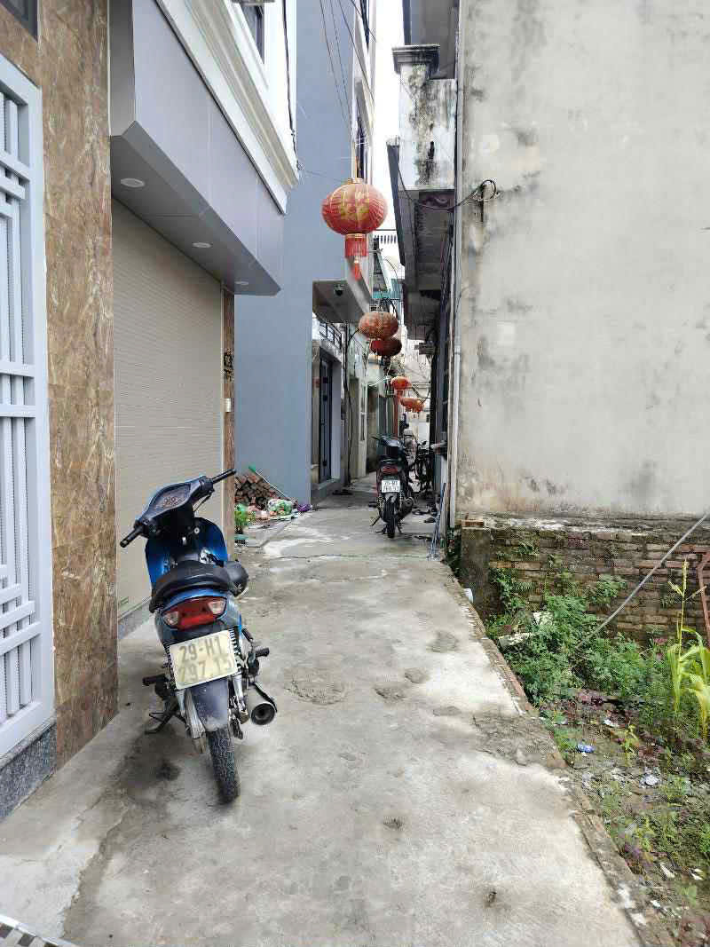 NHÀ ĐẸP KÍNH KOONG, MỚI XÂY, 32/35 M2, 2 PHÚT XE MÁY RA CHỢ TỨ HIỆP, TRUNG TÂM HUYÊN, 5 tyr nhỉnh , TÌM CHỦ GẤP