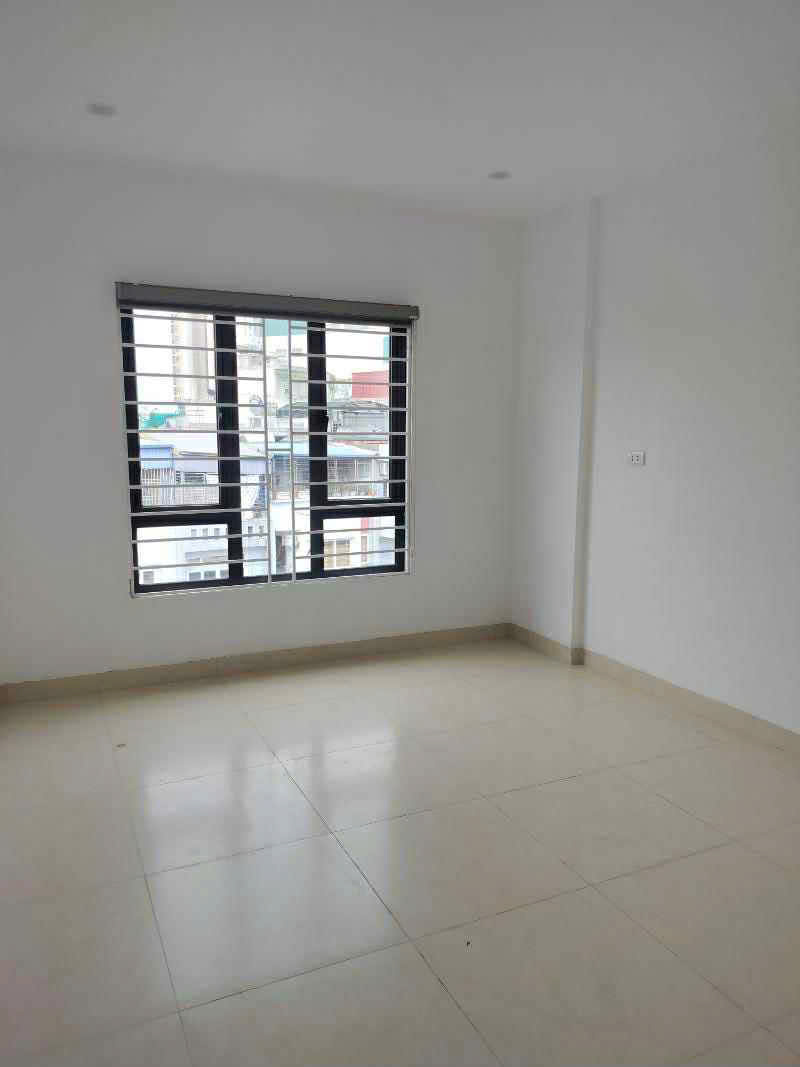 NHÀ ĐẸP KÍNH KOONG, MỚI XÂY, 32/35 M2, 2 PHÚT XE MÁY RA CHỢ TỨ HIỆP, TRUNG TÂM HUYÊN, 5 tyr nhỉnh , TÌM CHỦ GẤP