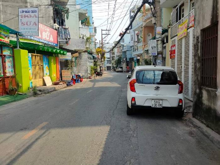 Siêu mẫu tân phú , Dt 38m2  , 4 tầng  , hẻm thoáng mát , gần kênh tân hóa