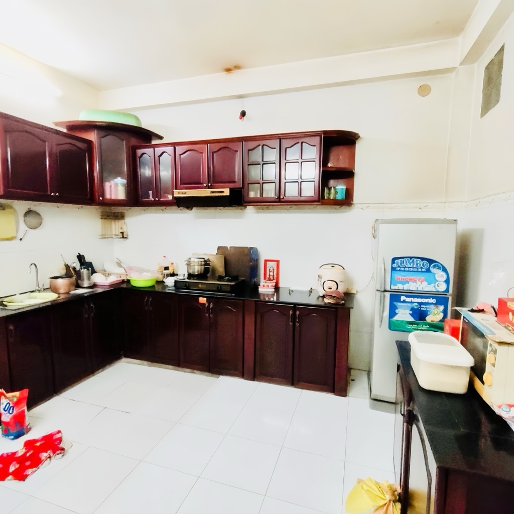 Nhà bán bình trị đông