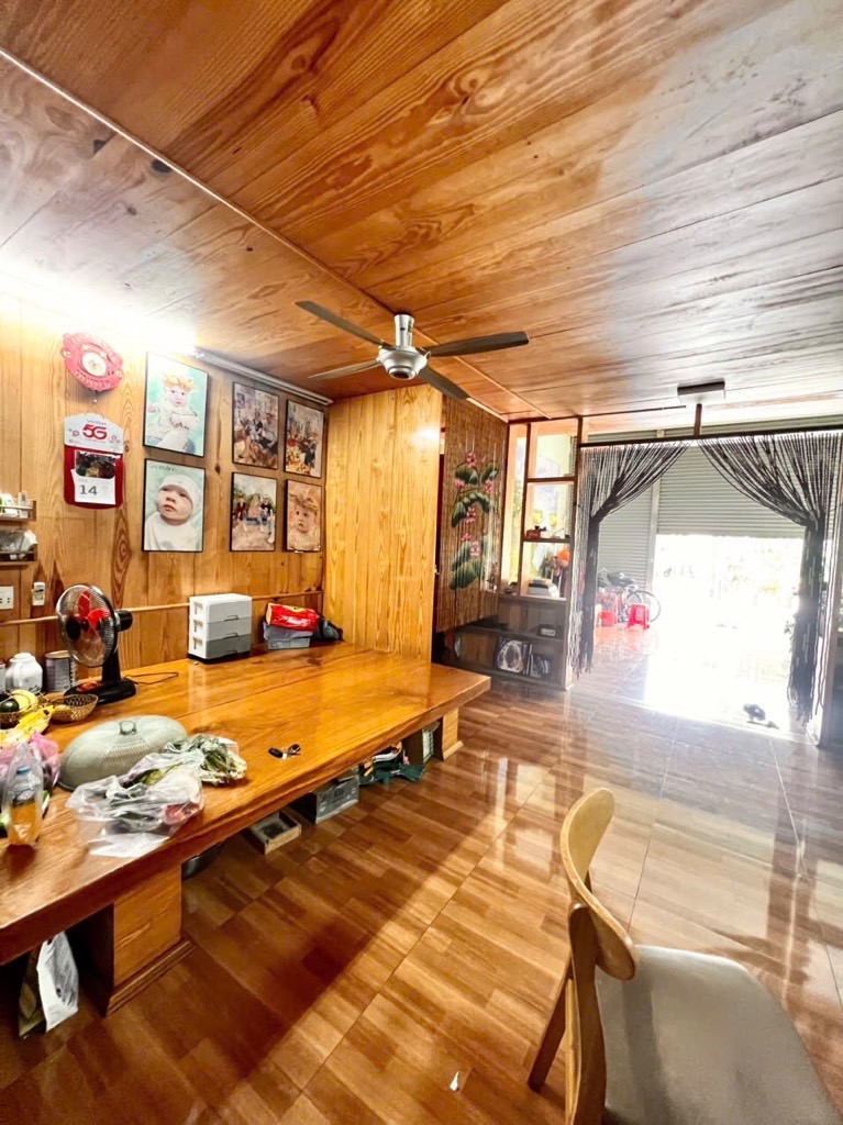Nhà bán bình trị đông