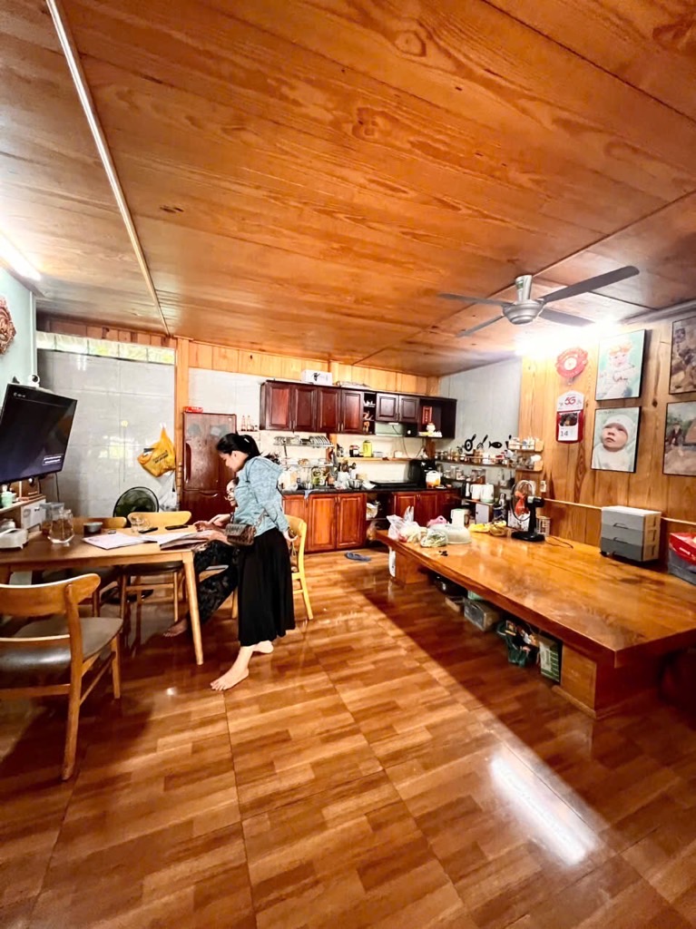 Nhà bán bình trị đông