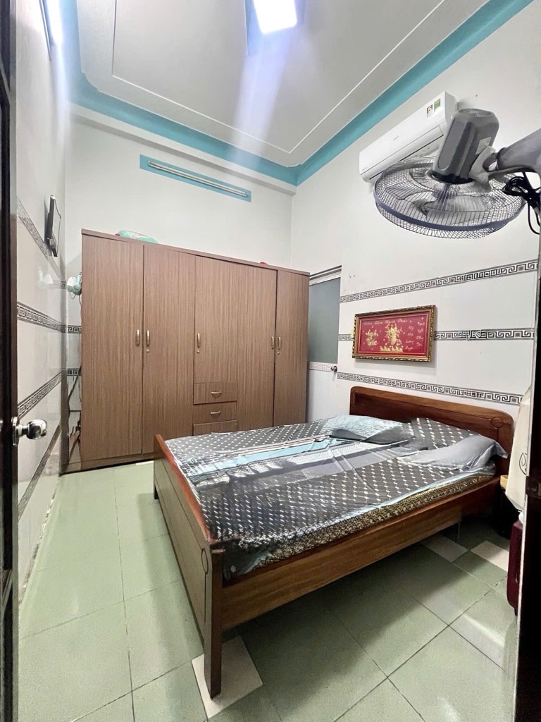 Nhà bán tân tạo