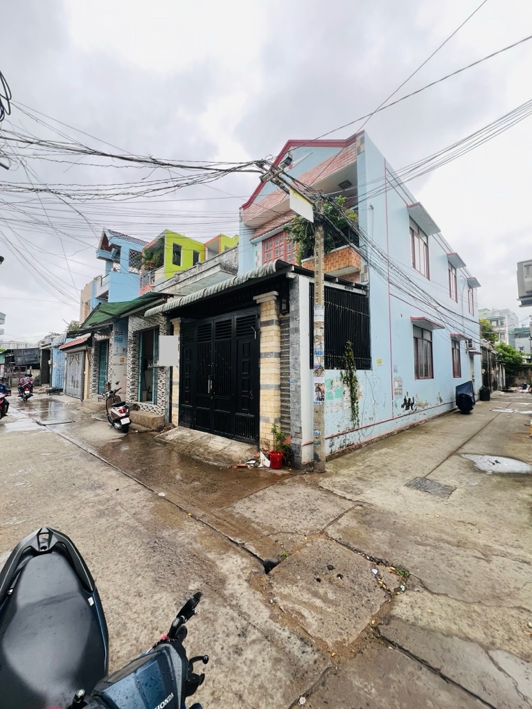 Nhà bán tân tạo