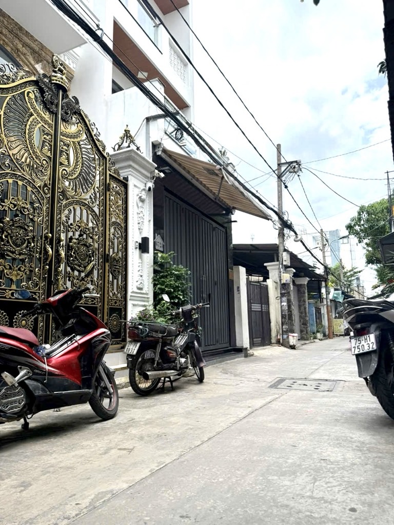 Nhà bán tân phú