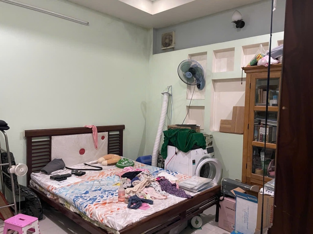 Nhà bán bình trị đông b