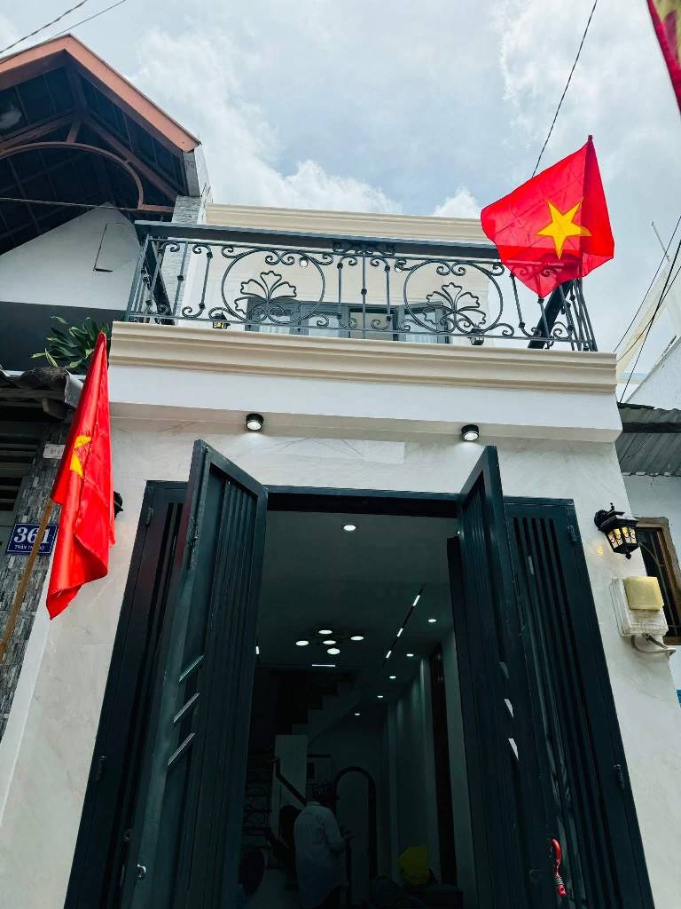 Nhà bàn tân phú