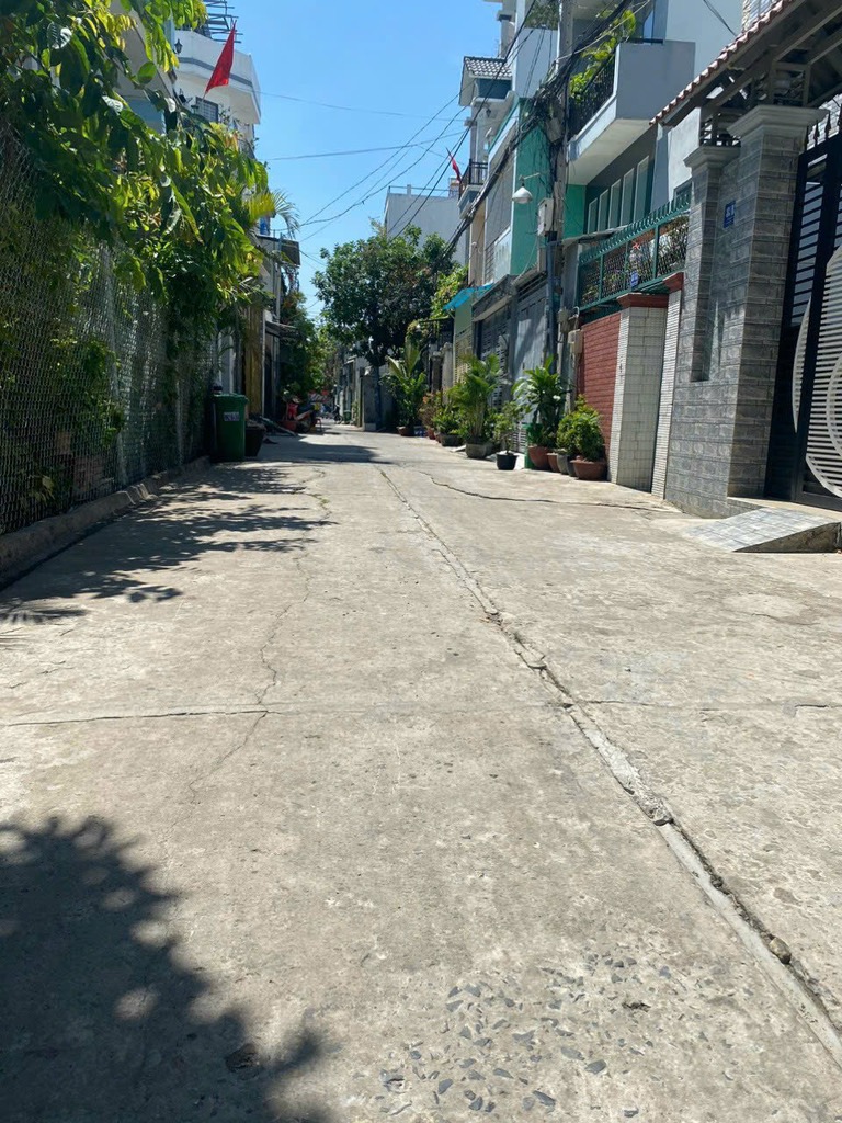 Nhà bán lê văn quế