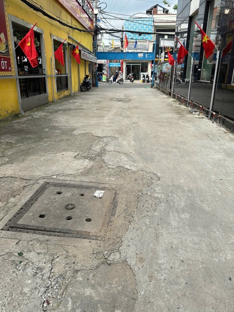 Nhà bán tân phú
