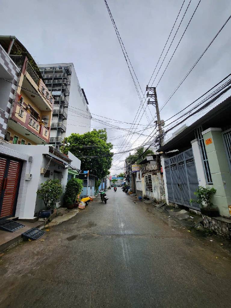 Nhà bán ấp chiến lượt