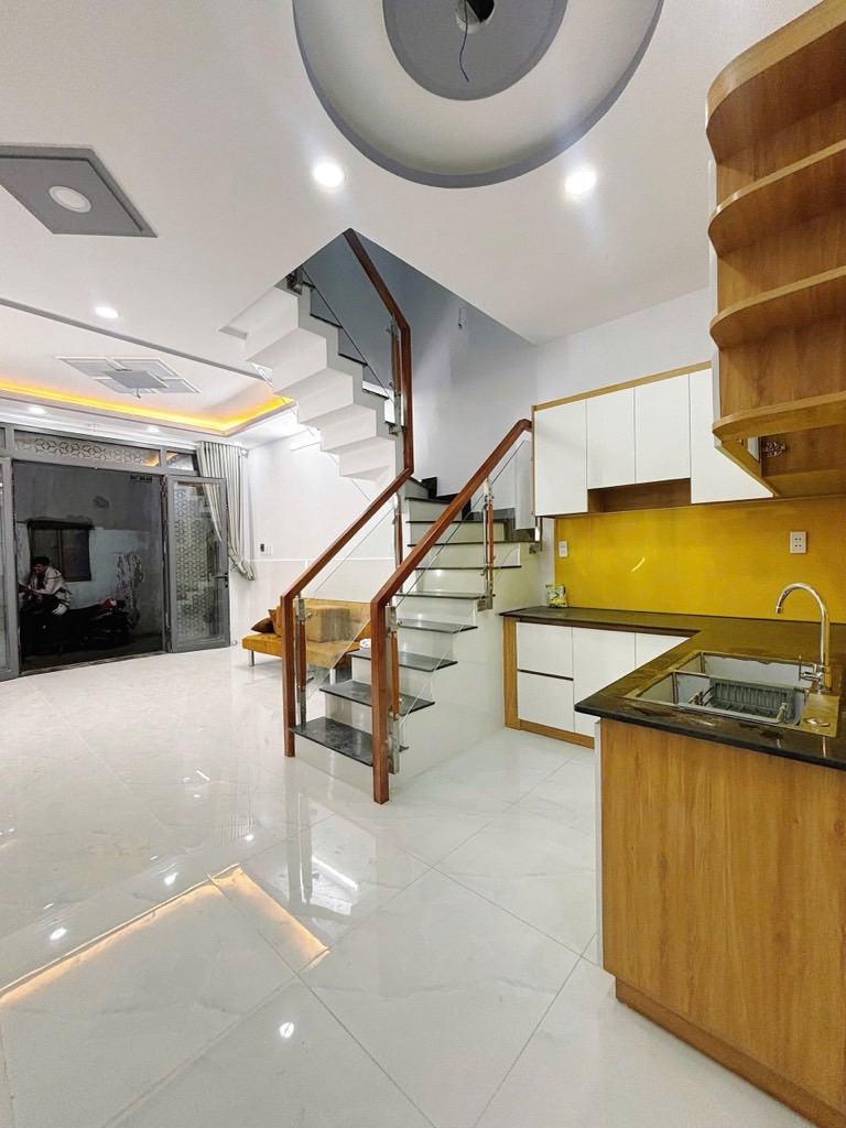 Nhà bán ấp chiến lượt