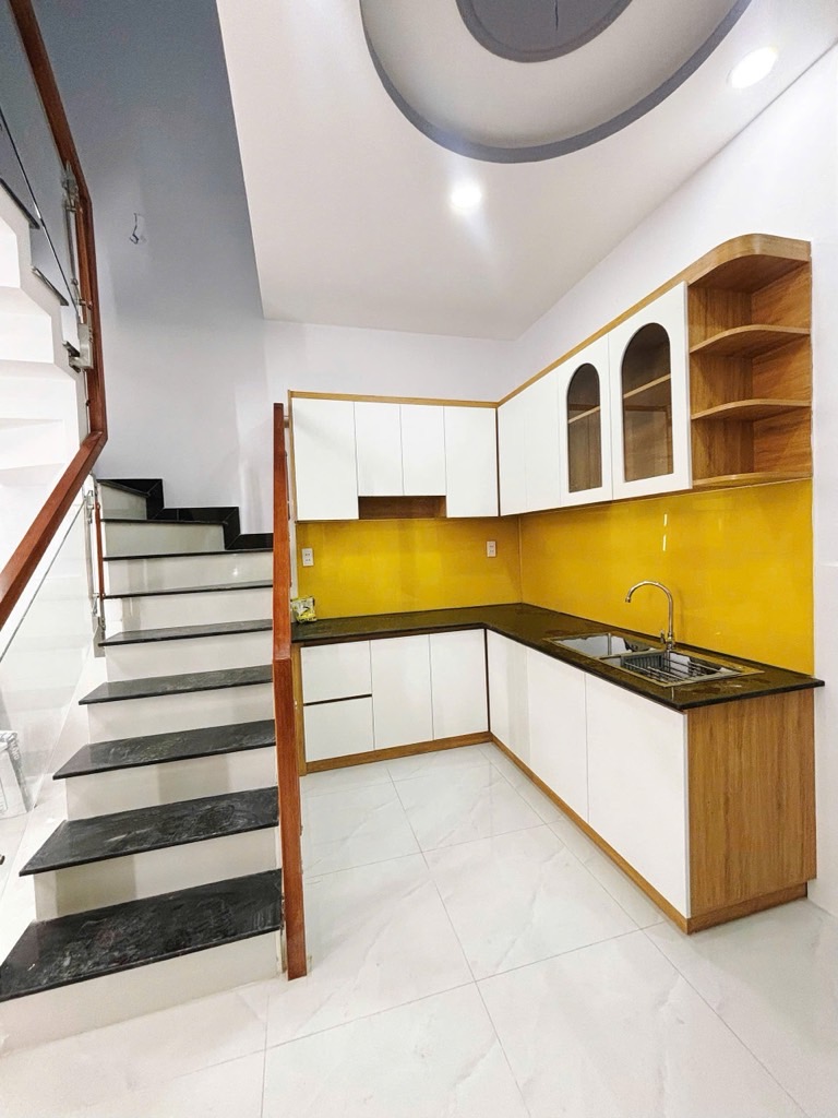 Nhà bán ấp chiến lượt