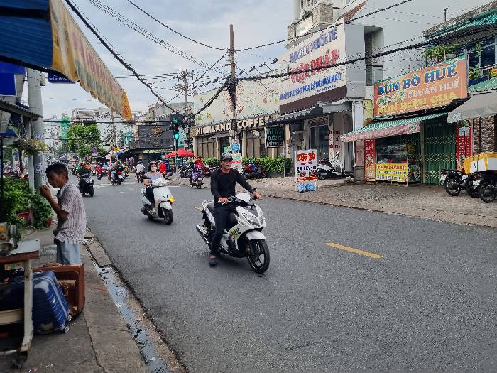 Nhà bán bình lợi