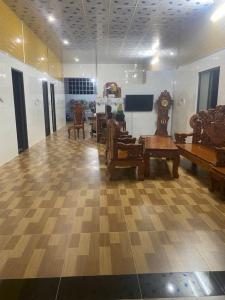 Nhà bán trường trinh