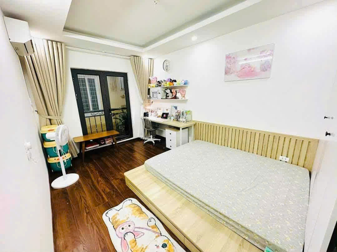 Phân lô khu vực đền lừ 52m2 ×6 tầng thang máy .18,6 tỷ .sổ phân lô vuông A4.