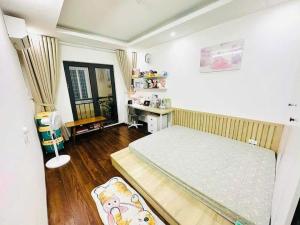 Phân lô khu vực đền lừ 52m2 ×6 tầng thang máy .18,6 tỷ .sổ phân lô vuông A4.