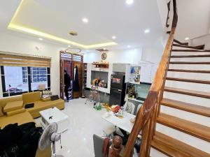 BÁN NHÀ DI TRẠCH – 40M²X5T – NGÕ Ô TÔ – GẦN ĐƯỜNG 32 – 6.1 TỶ