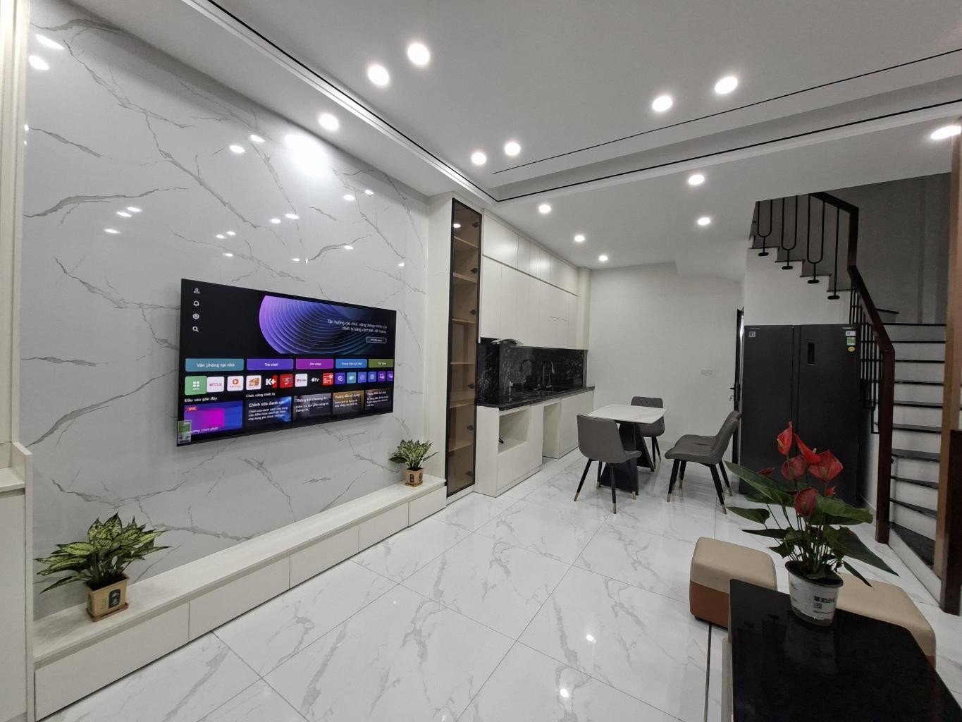 BÁN NHÀ MỚI Phố Trạm 5 TẦNG