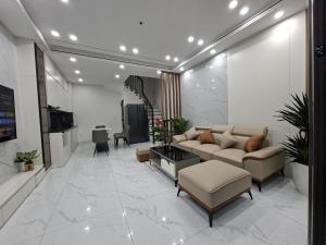 BÁN NHÀ MỚI Phố Trạm 5 TẦNG