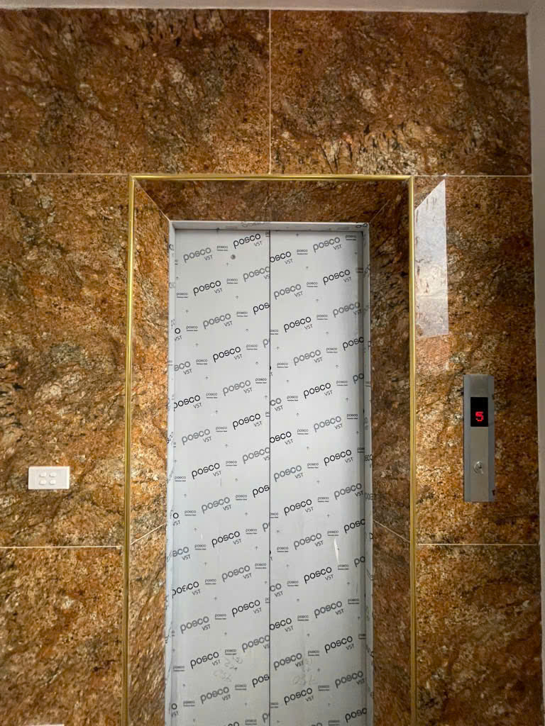 NHÀ ĐẸP THỊNH LIỆT - Ô TÔ TẢI ĐỖ CỬA- 6T THANG MÁY