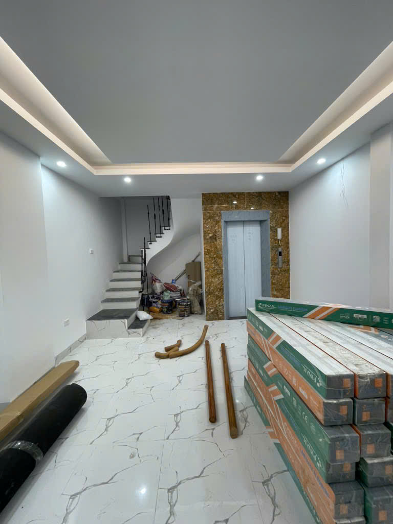 NHÀ ĐẸP THỊNH LIỆT - Ô TÔ TẢI ĐỖ CỬA- 6T THANG MÁY