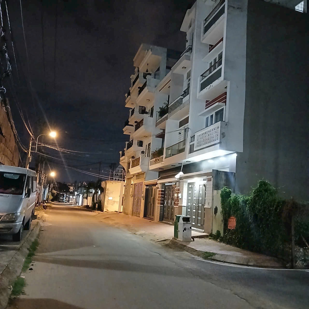 Bán nhà phường Tân Tạo, dt 5x12m, đẹp dọn vào ở ngay giá chỉ 6 tỷ nhỉnh tl