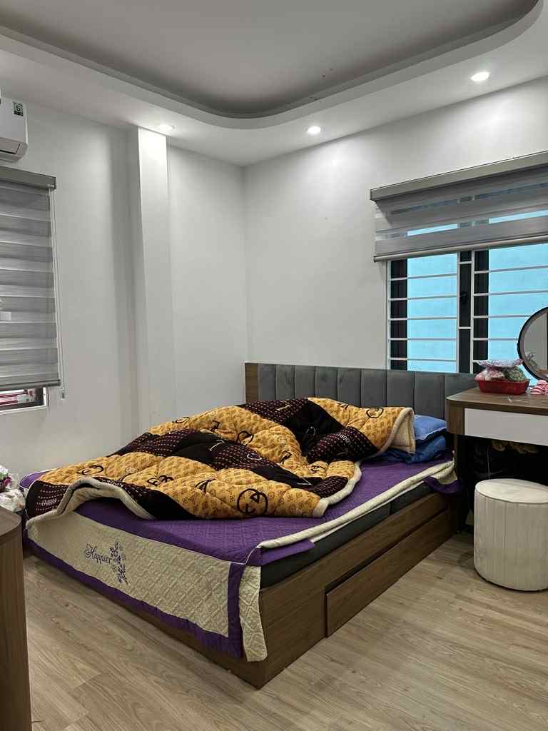 NHÀ ĐẸP KIM HOÀNG - LÔ GÓC - OTO NGỦ TRONG NHÀ - NGÕ TO - SÁT PHỐ