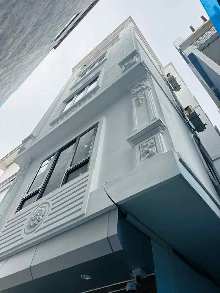 NHÀ ĐẸP KIM HOÀNG - LÔ GÓC - OTO NGỦ TRONG NHÀ - NGÕ TO - SÁT PHỐ