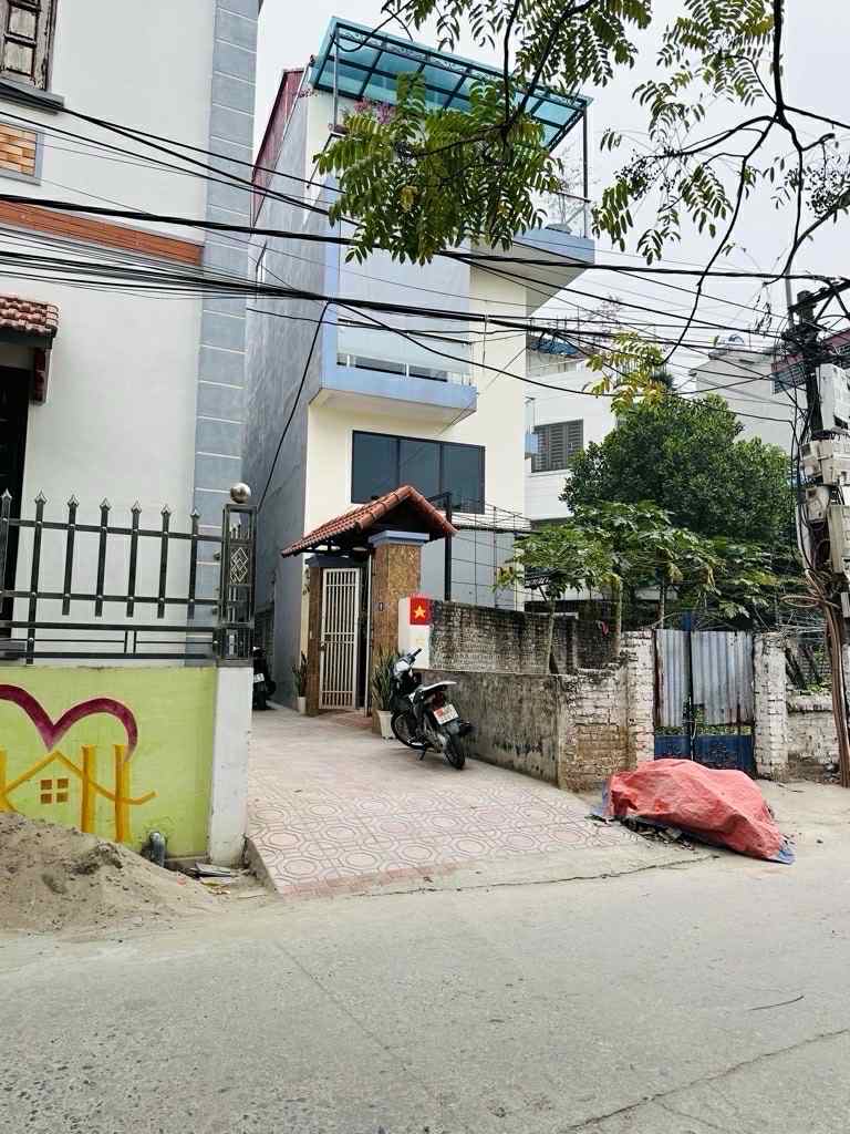 NHÀ ĐẸP KIM HOÀNG - LÔ GÓC - OTO NGỦ TRONG NHÀ - NGÕ TO - SÁT PHỐ