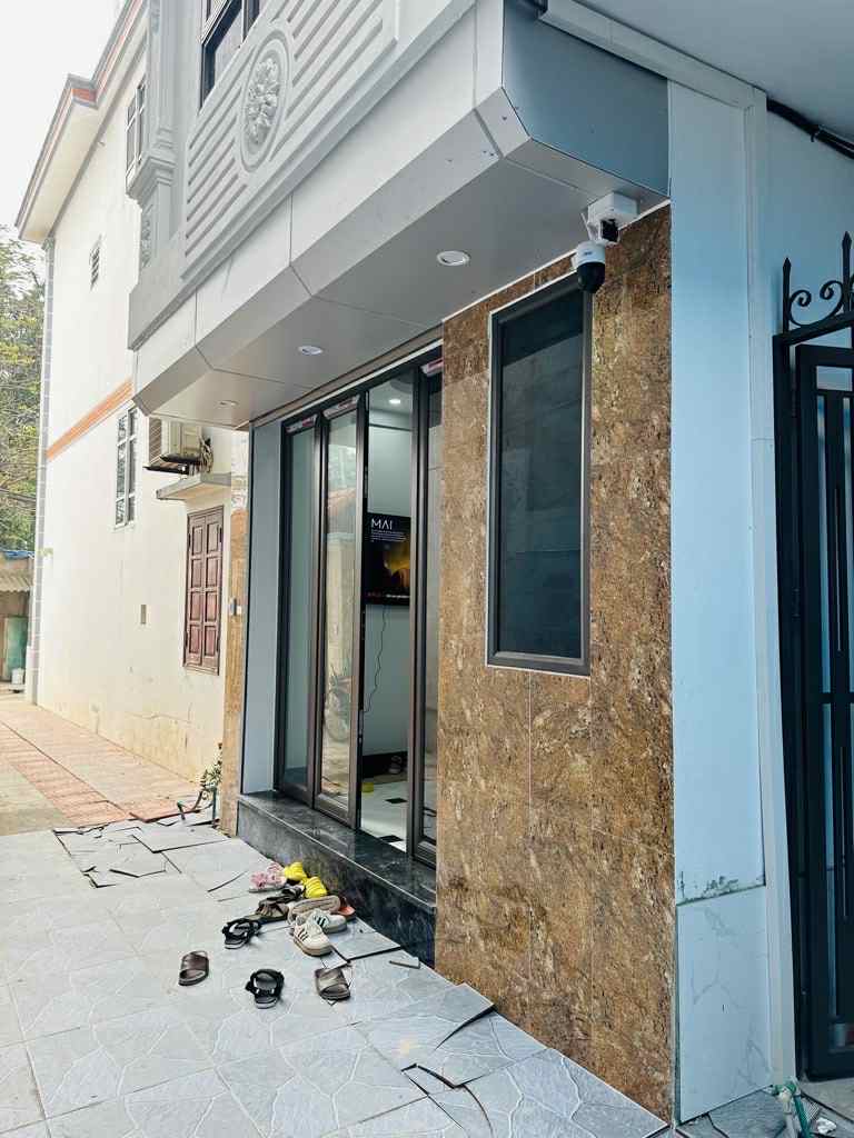 NHÀ ĐẸP KIM HOÀNG - LÔ GÓC - OTO NGỦ TRONG NHÀ - NGÕ TO - SÁT PHỐ