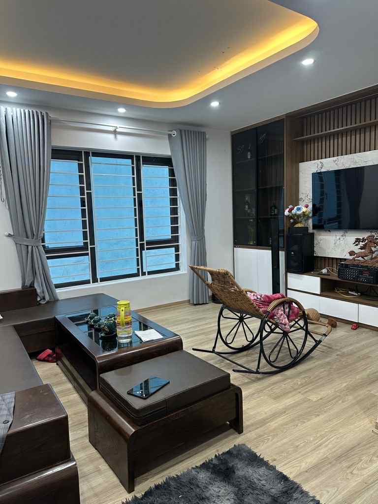 NHÀ ĐẸP KIM HOÀNG - LÔ GÓC - OTO NGỦ TRONG NHÀ - NGÕ TO - SÁT PHỐ