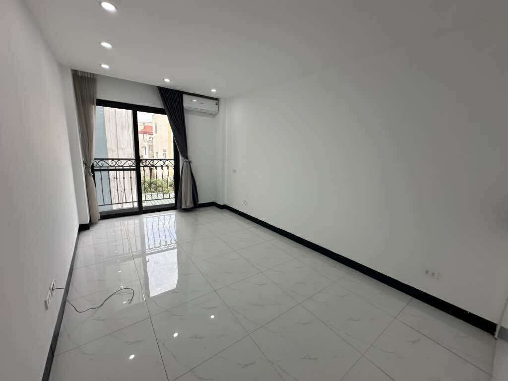 NHÀ ĐẸP KIM HOÀNG - HOÀI ĐỨC - LÔ GÓC THOÁNG - 50M OTO TRÁNH - DÂN XÂY 4 .7 TỶ