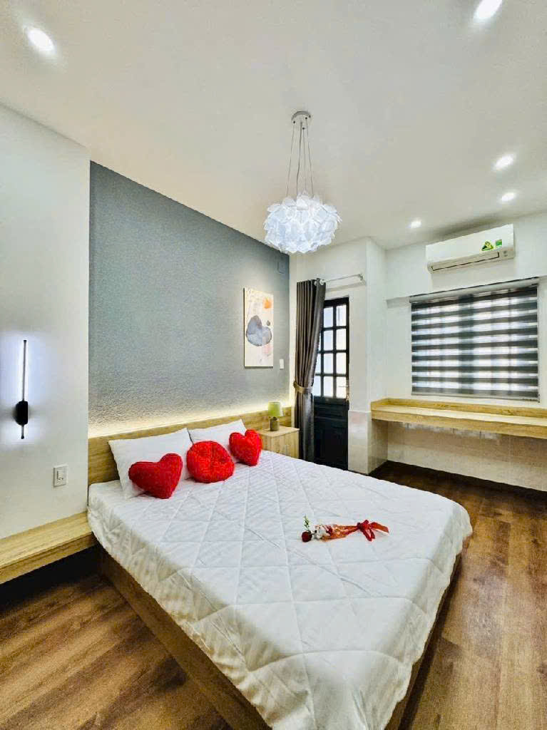 Vì gia đình mình sắp định cư ở nước ngoài nên mình muốn bán nhà gấp  Quang Trung 22m2  Giá 3.1 tỷ Phường 10 Gò Vấp . Liên Hệ Mr Hải : 0919 34 68 52