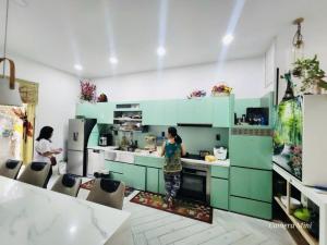 RẺ NHẤT ĐƯỜNG VƯỜN LÀI. NHÀ PHỐ NẰM TRONG KDC CAO CẤP, Ô TÔ NGỦ TRONG NHÀ, SỔ VUÔNG A4, HOÀN CÔNG ĐỦ, DỌN VÀO Ở NGAY Đường Đ2 KDC Vườn Lài 110m2 Giá 16.2 tỷ Phường An Phú Đông Quận 12 . ✅ Liên Hệ Mr Hải : 0919 34 68 52 .