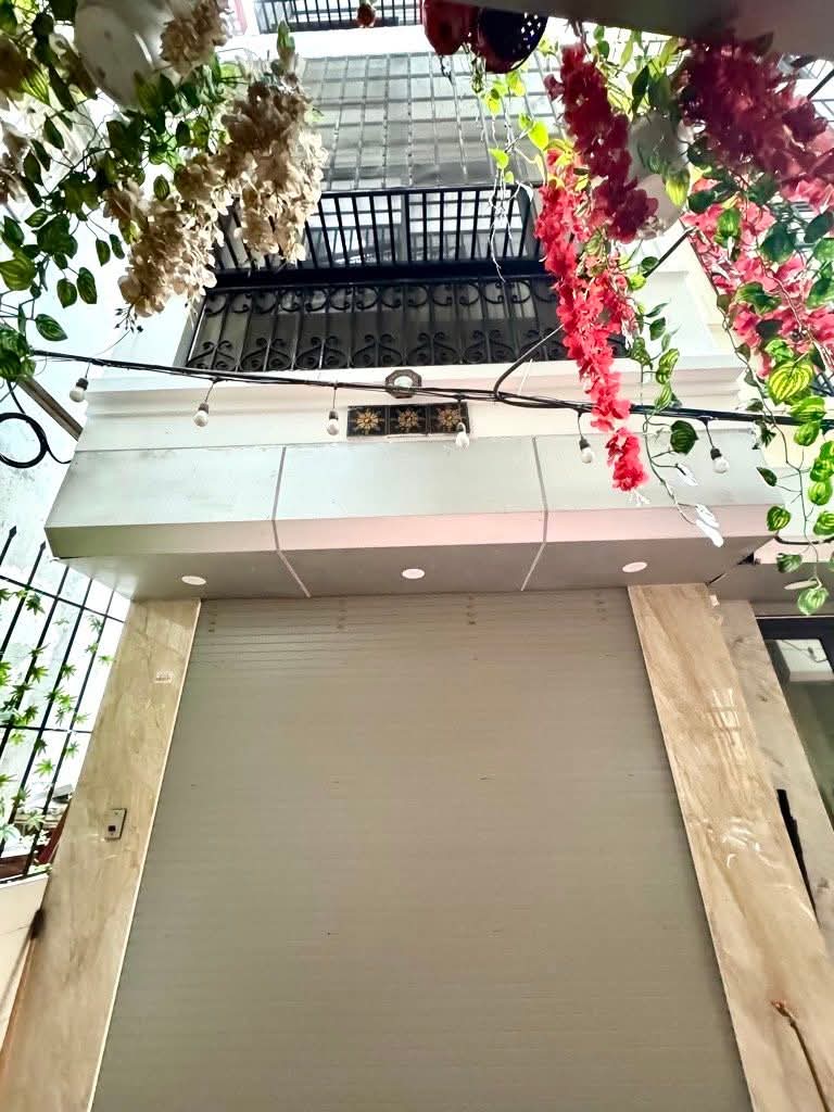Cần giao bán nhà Long Biên