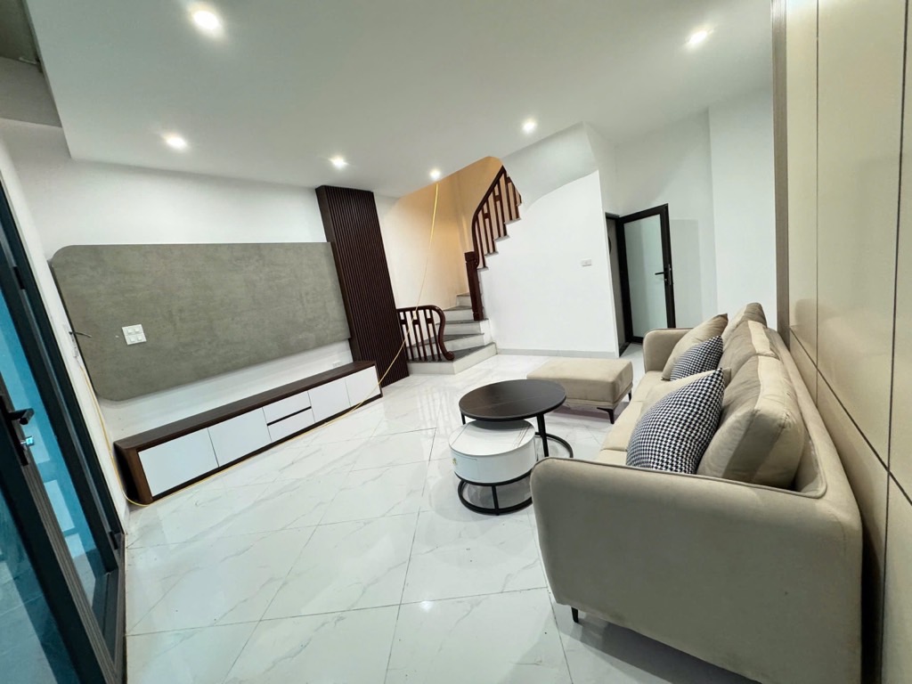 BÁN NHÀ PHÚC ĐỒNG – 30M² – 6,2 TỶ – MẶT TIỀN RỘNG 4,5M – NHÀ 6 TẦNG ĐẸP, Ô TÔ ĐỖ CỔNG