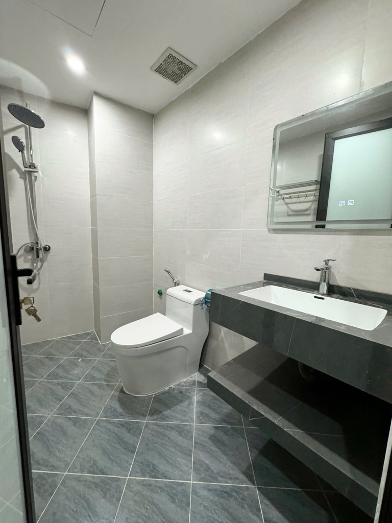 BÁN NHÀ PHÚC ĐỒNG – 30M² – 6,2 TỶ – MẶT TIỀN RỘNG 4,5M – NHÀ 6 TẦNG ĐẸP, Ô TÔ ĐỖ CỔNG